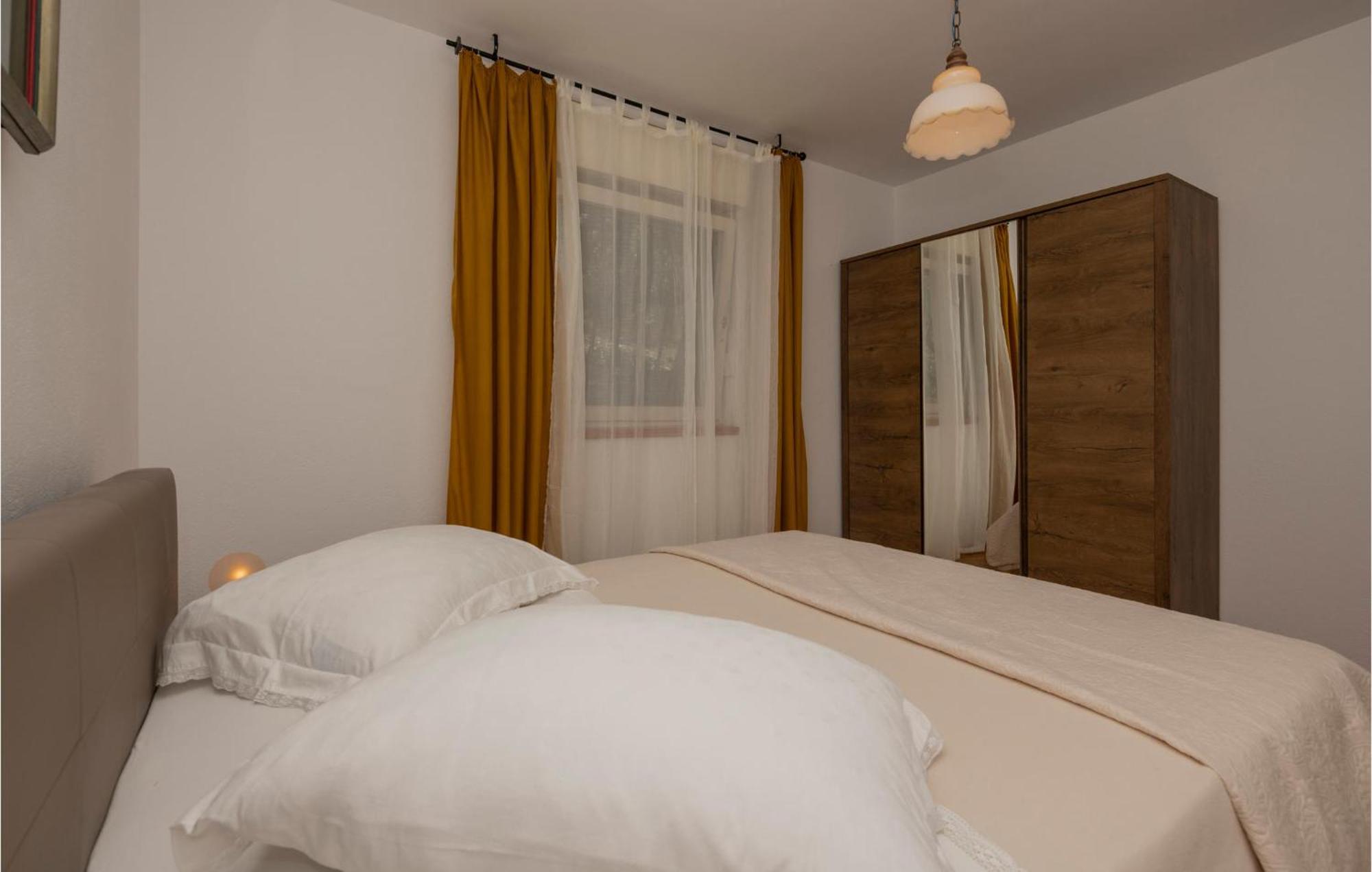 Nice Apartment In Tucepi With Wifi Buitenkant foto