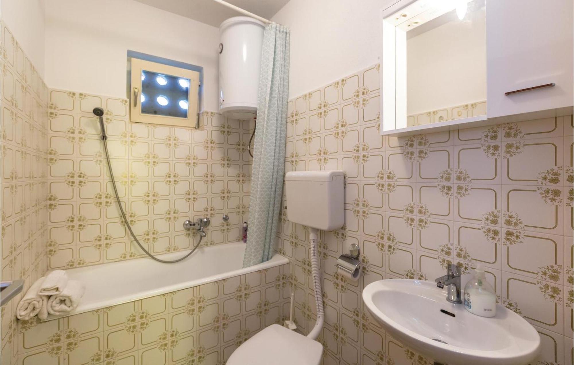 Nice Apartment In Tucepi With Wifi Buitenkant foto
