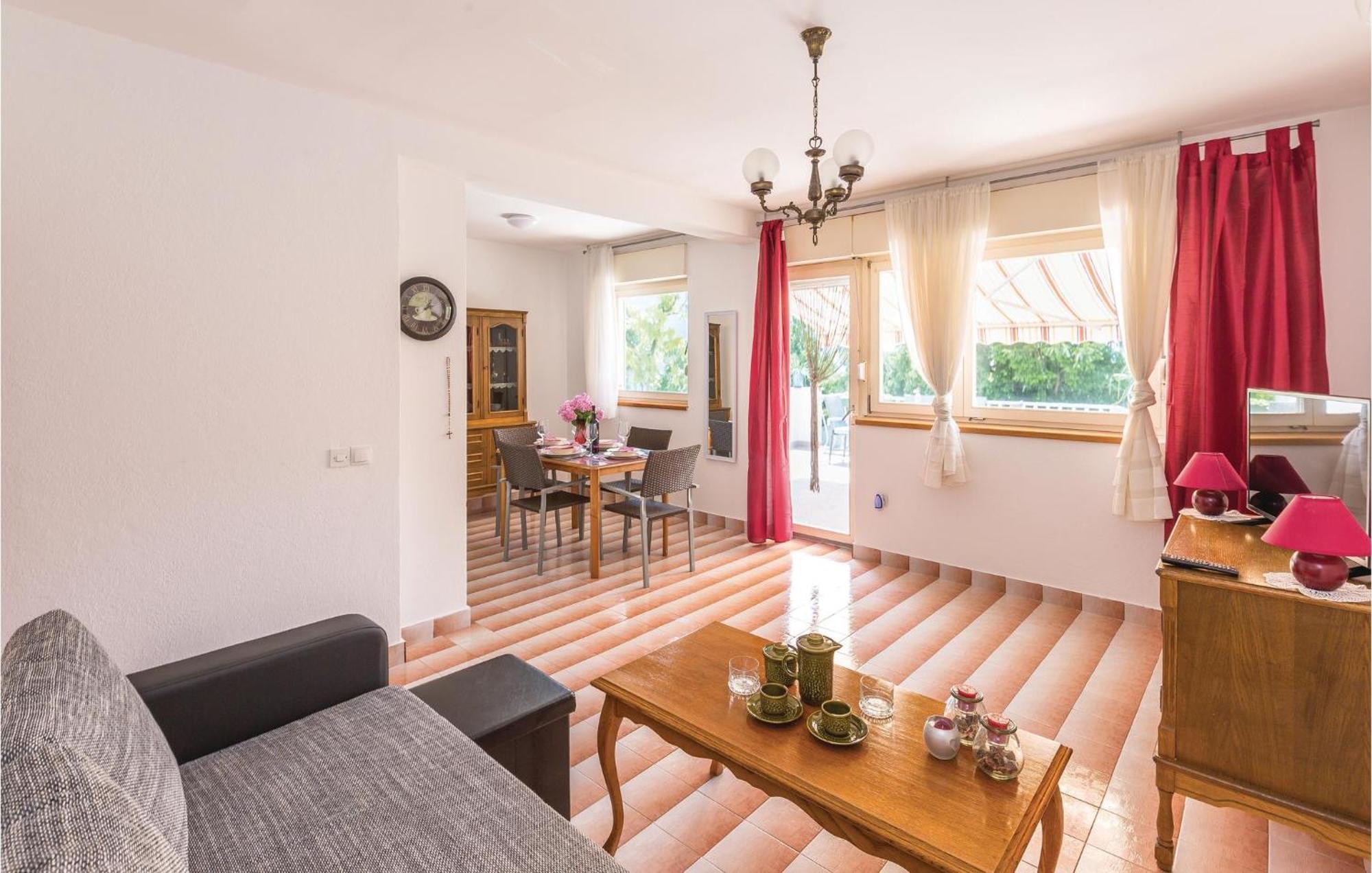 Nice Apartment In Tucepi With Wifi Buitenkant foto