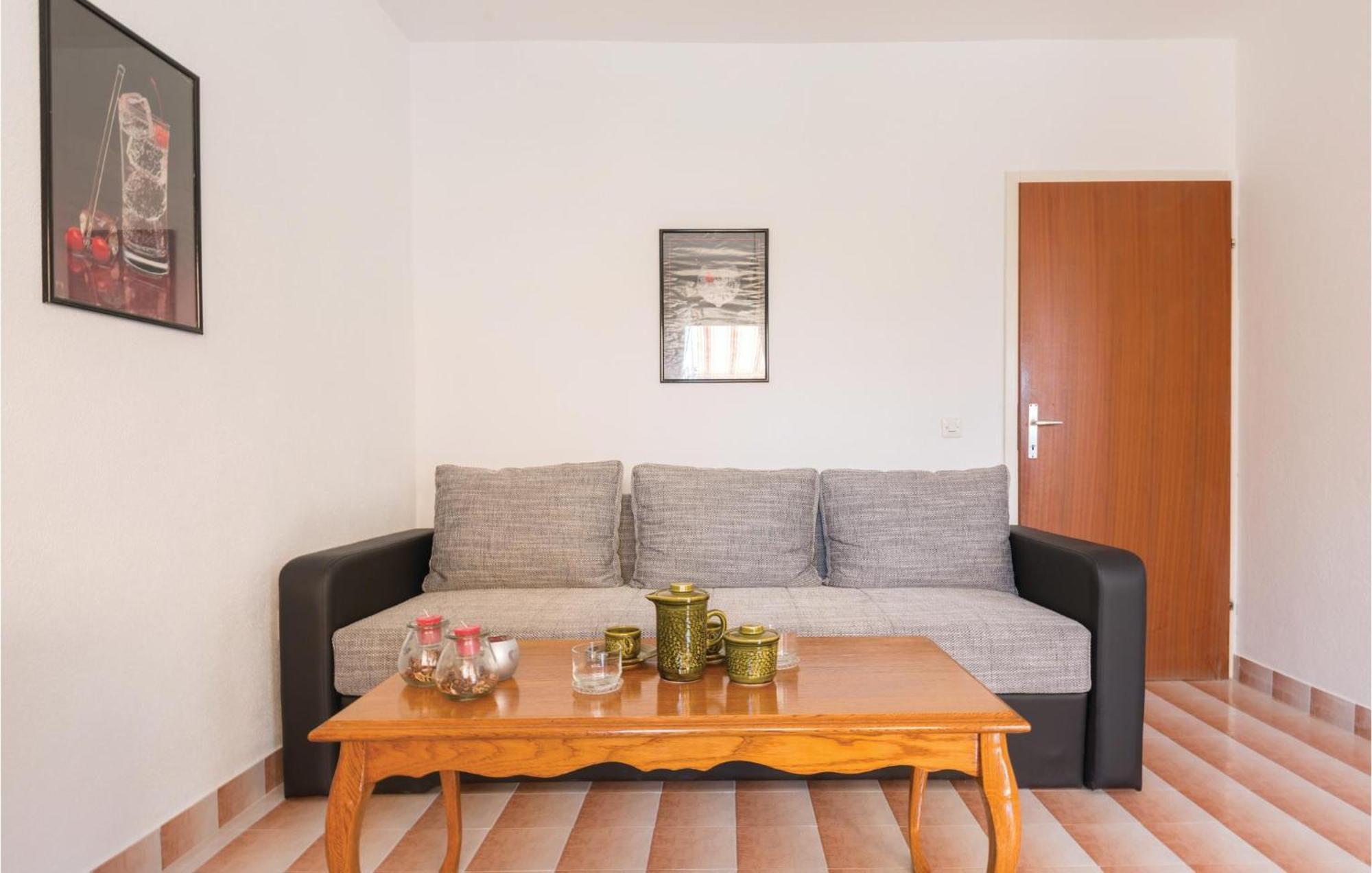 Nice Apartment In Tucepi With Wifi Buitenkant foto