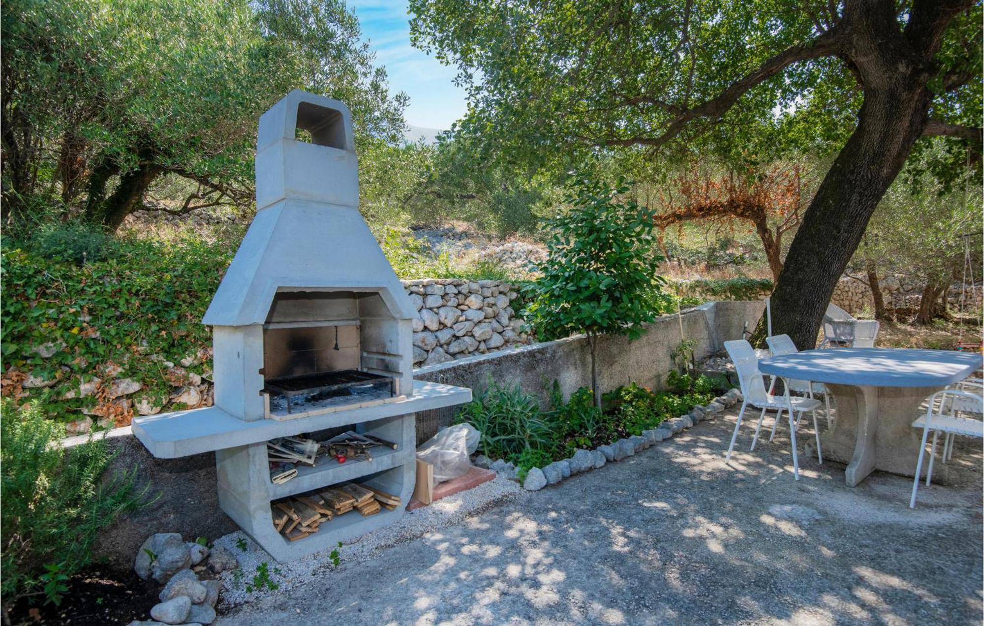 Nice Apartment In Tucepi With Wifi Buitenkant foto